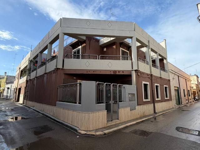 Villa Indipendente in vendita a Municipio 4, Puglia