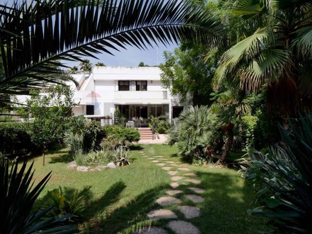 Villa Indipendente in vendita a Municipio 4, Puglia