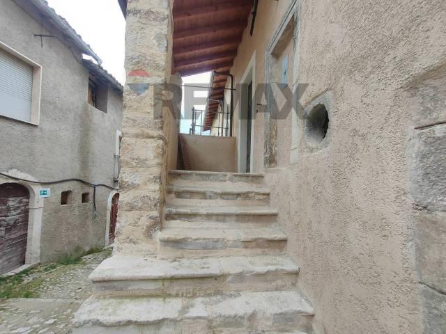 Villa Indipendente in vendita a Barisciano, Abruzzo