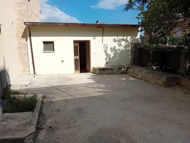 Villa Indipendente in vendita a Barisciano, Abruzzo