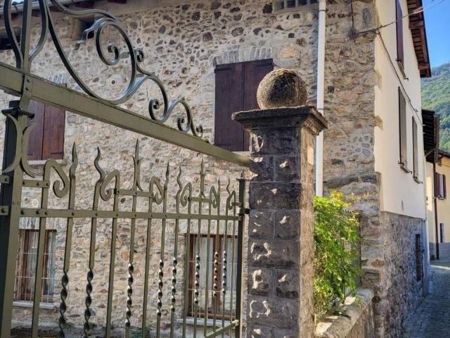 Villa Indipendente in vendita a Barni, Como