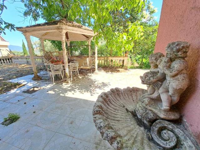 Villa Indipendente in vendita a Baronissi, Campania