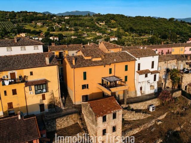 Villa Indipendente in vendita a Baschi, Terni