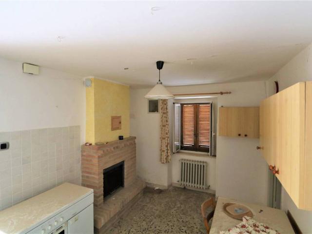 Villa Indipendente in vendita a Basciano, Abruzzo