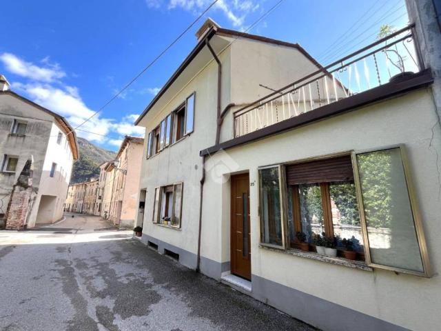 Villa Indipendente in vendita a Bassano Del Grappa, Veneto