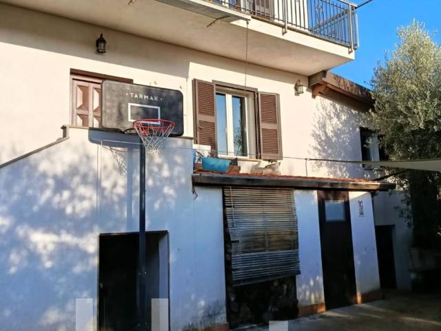 Villa Indipendente in vendita a Bassiano, Lazio