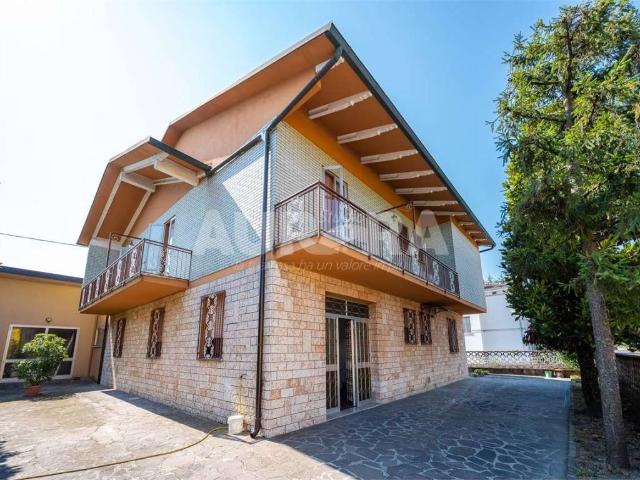 Villa Indipendente in vendita a Unione dei comuni del Sorbara, Bastiglia