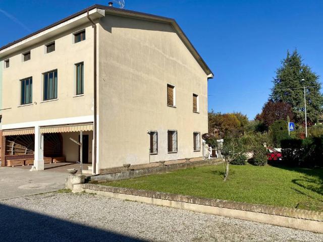 Villa Indipendente in vendita a Bedizzole, Lombardia