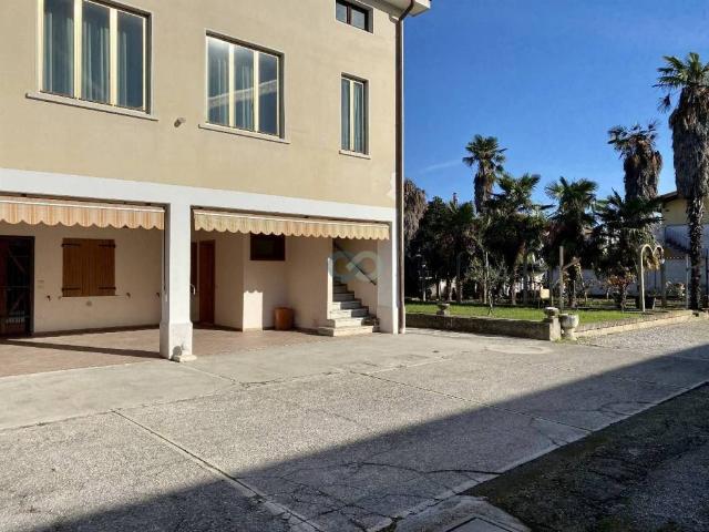 Villa Indipendente in vendita a Bedizzole, Lombardia