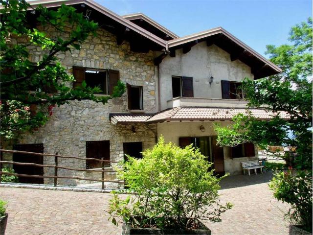 Villa Indipendente in vendita a Bedulita, Lombardia