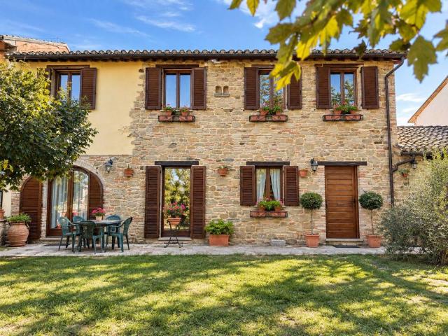 Villa Indipendente in vendita a Belforte del Chienti, Macerata