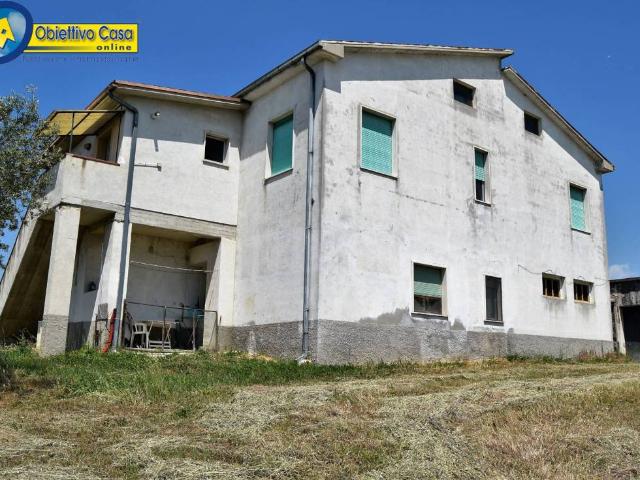 Villa Indipendente in vendita a Bellante, Abruzzo