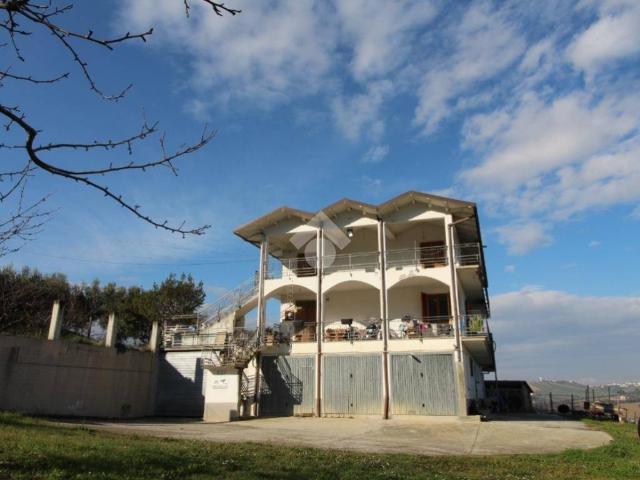 Villa Indipendente in vendita a Bellante, Abruzzo