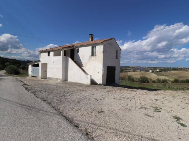 Villa Indipendente in vendita a Bellante, Abruzzo