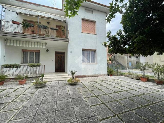Villa Indipendente in vendita a Bellaria, Reggio Emilia