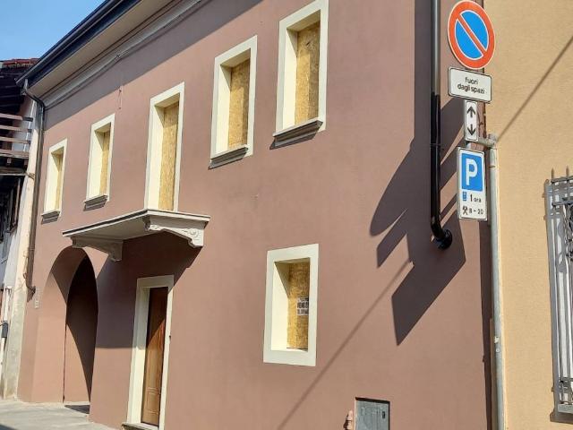 Villa Indipendente in vendita a Gaggiolo, Piemonte