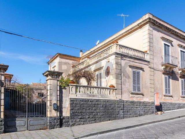 Villa Indipendente in vendita a Belpasso, Sicilia