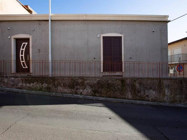 Villa Indipendente in vendita a Villaggio del Pino, Belpasso