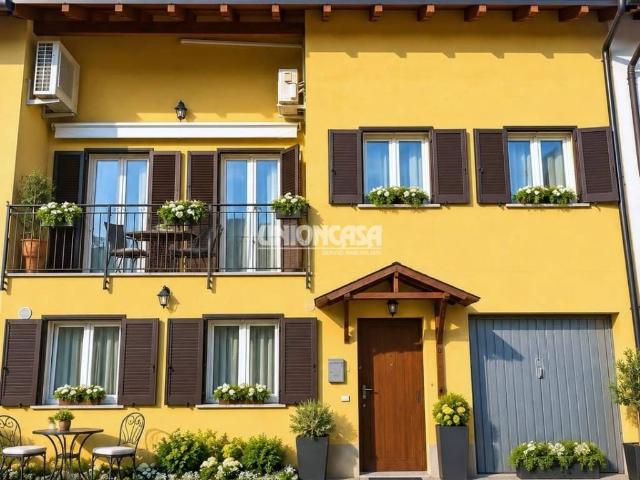 Villa Indipendente in vendita a Beregazzo, Beregazzo con Figliaro