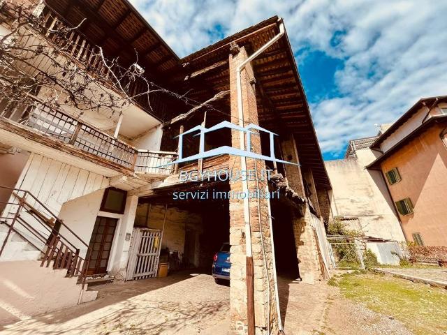 Villa Indipendente in vendita a Bergamo, Lombardia