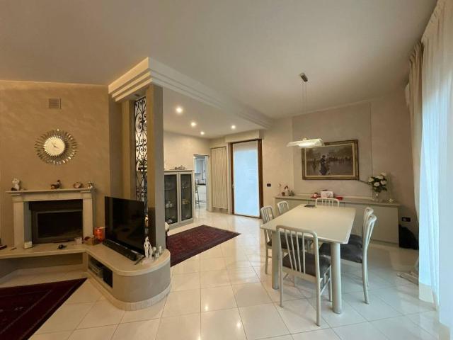Villa Indipendente in vendita a Bergamo, Lombardia