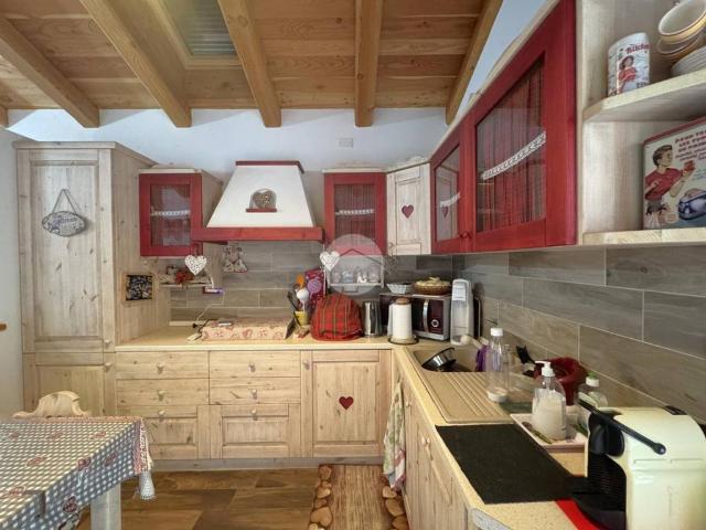 Villa Indipendente in vendita a Comunità montana della valle Camonica, Berzo Demo