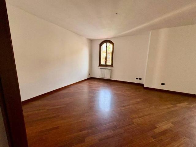 Villa Indipendente in vendita a Montesiro, Besana In Brianza