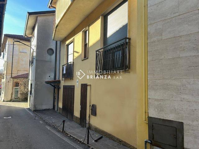 Villa Indipendente in vendita a Montesiro, Besana In Brianza