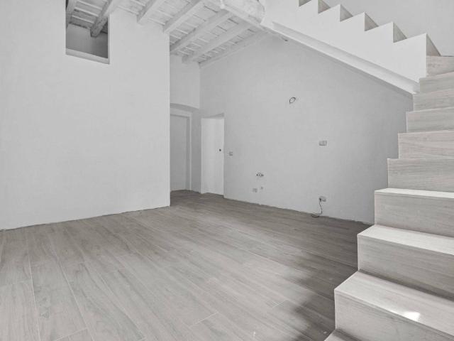 Villa Indipendente in vendita a Cascina Siserana, Besana In Brianza