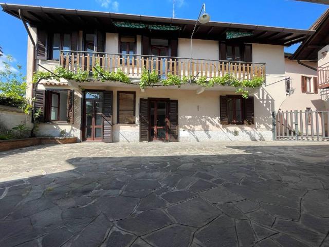 Villa Indipendente in vendita a Montesiro, Besana In Brianza