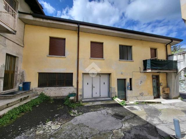 Villa Indipendente in vendita a Montesiro, Besana In Brianza