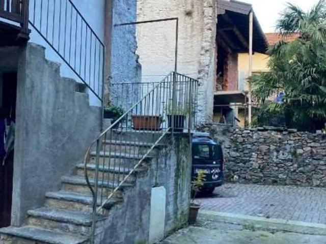 Villa Indipendente in vendita a Comunità Montana del Piambello, Besano