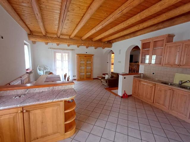 Villa Indipendente in vendita a Comunità della Vallagarina, Besenello