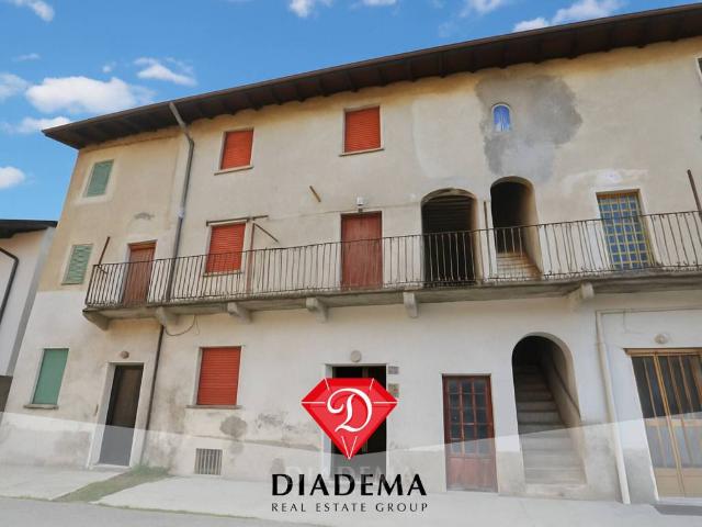 Villa Indipendente in vendita a Besnate, Lombardia