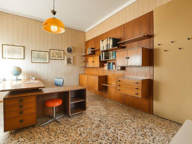 Villa Indipendente in vendita a Besnate, Lombardia