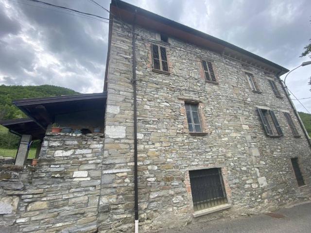 Villa Indipendente in vendita a Maiolo, Bettola