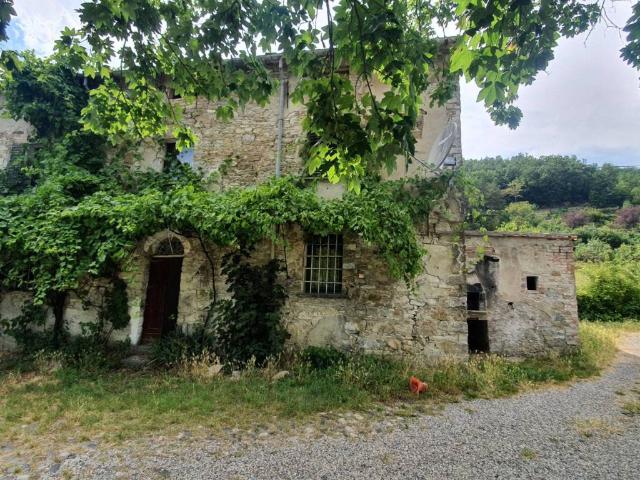 Villa Indipendente in vendita a Bettola, Reggio Emilia