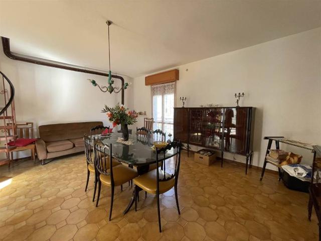 Villa Indipendente in vendita a Bettola, Reggio Emilia