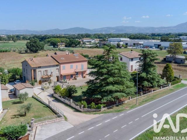 Villa Indipendente in vendita a Passaggio, Bettona
