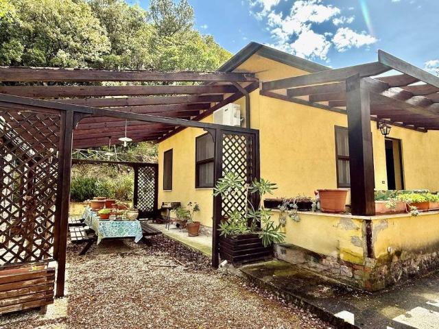 Villa Indipendente in vendita a Bettona, Umbria