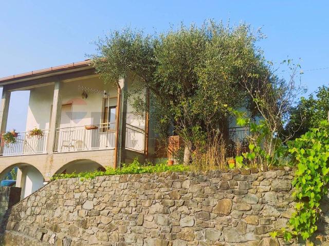 Villa Indipendente in vendita a Beverino, Castiglione Vara