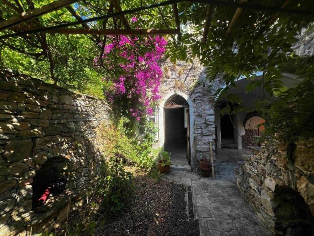 Villa Indipendente in vendita a Corvara, Beverino