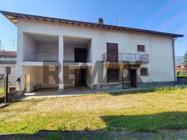 Villa Indipendente in vendita a Biandronno, Lombardia