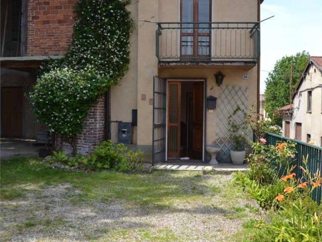 Villa Indipendente in vendita a Biandronno, Lombardia