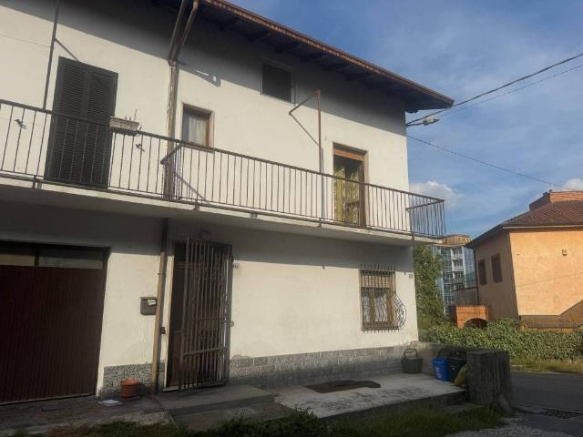 Villa Indipendente in vendita a Biandronno, Lombardia