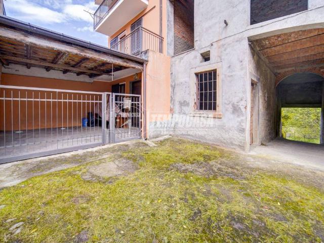 Villa Indipendente in vendita a Biandronno, Lombardia