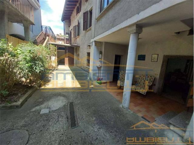 Villa Indipendente in vendita a Bianzano, Lombardia