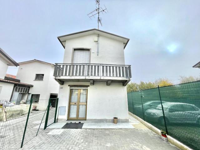 Villa Indipendente in vendita a Val d’Enza, Re