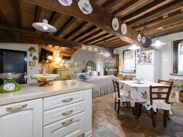 Villa Indipendente in vendita a Val d’Enza, Re