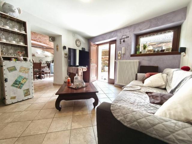 Villa Indipendente in vendita a Famolasco, Piemonte